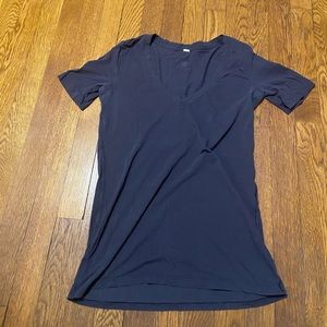 Lululemon v-neck fitted tee